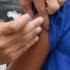 Crianças e adolescentes de 6 a 16 anos podem se vacinar contra a Dengue