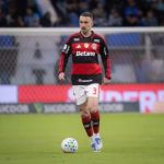 Decisivo contra Grêmio, Léo Ortiz cresce no Flamengo e ainda sonha com Seleção: “Cabeça no lugar”