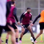 Bastidores: desconfiado, Memphis chamou fisioterapeuta particular para avaliar exame no Corinthians