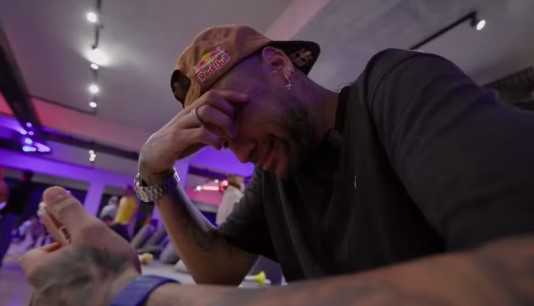 Neymar chora ao ouvir seu nome em convocação para Copa do Mundo