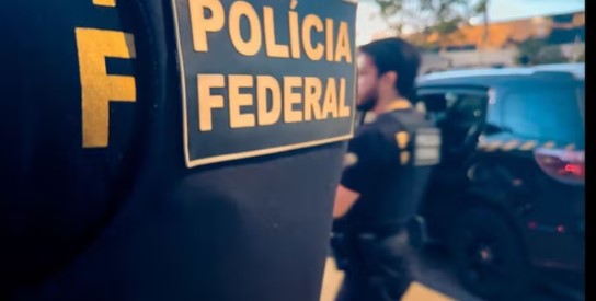PF aponta que primo de Vorcaro fugiu de casa em carrinho de golfe minutos antes da chegada dos agentes