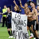 “Argentina pode tudo”: web ironiza possível punição por faixa sobre as Malvinas