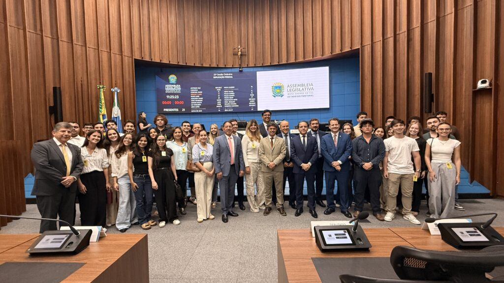 TBT ¨Gerson Claro recebe Acadêmicos de Direito da UCDB em visita à ALEMS¨