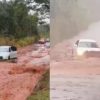 Carro de luxo fica atolado em lamaçal durante temporal em Campo Grande