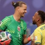 Goleiro da Noruega alerta sobre perfil fake após pedido de desculpa a Neymar atribuído a ele