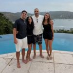Adriano Imperador posa com filhos na véspera do Dia dos Pais e internautas apontam semelhança: ‘Fez clones’