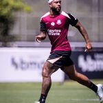 Sem contrato renovado, Memphis não viaja com o Corinthians para jogo da Libertadores