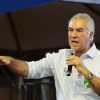 Reinaldo Azambuja atribui crise econômica ao governo e critica fechamento de empresas no Brasil