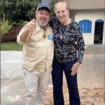 Em Nova Andradina, Carlos Bernardo reencontra antigas vizinhas e relembra início da trajetória