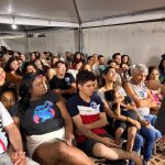 Primeira da família a concluir faculdade, professora se identifica com propostas de Carlos Bernardo para educação e renda