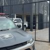 Infiltrados: garagem de veículos é alvo de operação que investiga delegado por desvio de droga