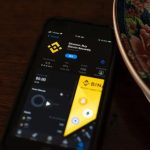Binance, maior corretora de criptomoedas do mundo, suspende saques após ataque hacker de US$ 6,3 bi