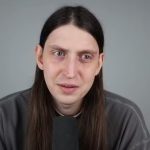 Felca volta ao YouTube um ano após vídeo sobre adultização e fala sobre bullying e fobia social
