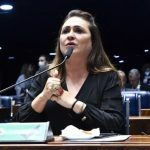 Kátia Abreu é aplaudida em reunião do PT ao dizer que campanha de Lula é comandada por ‘paulistas sem voto’ e pedir ‘menos Janja e mais Alckmin’