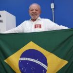 ‘Tenho 50 anos de vida política e nunca vi isso’, diz Lula sobre mobilização de apoiadores após votar em SP